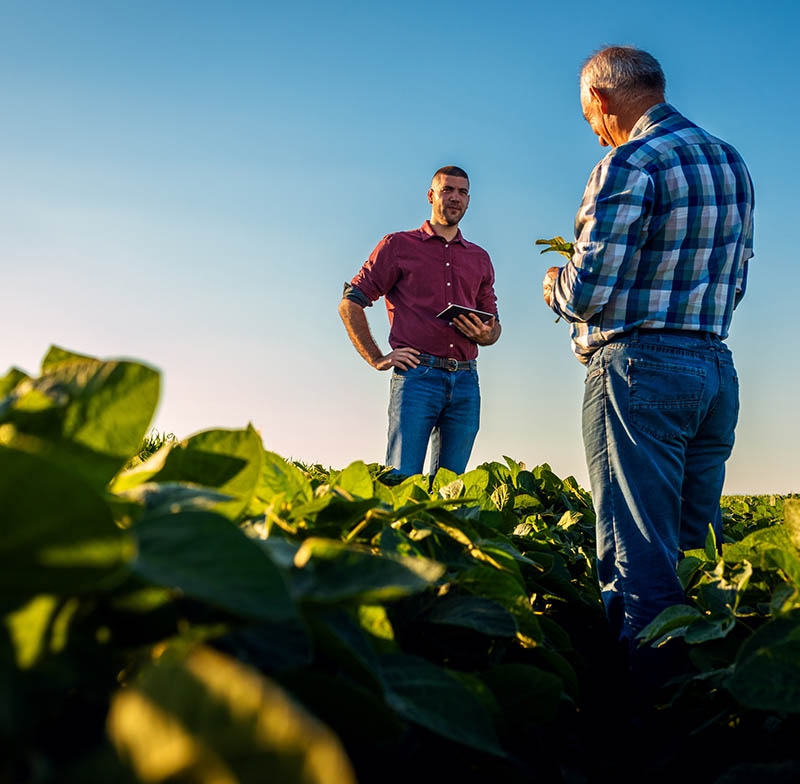 agricultor-y-tecnico-zenagro